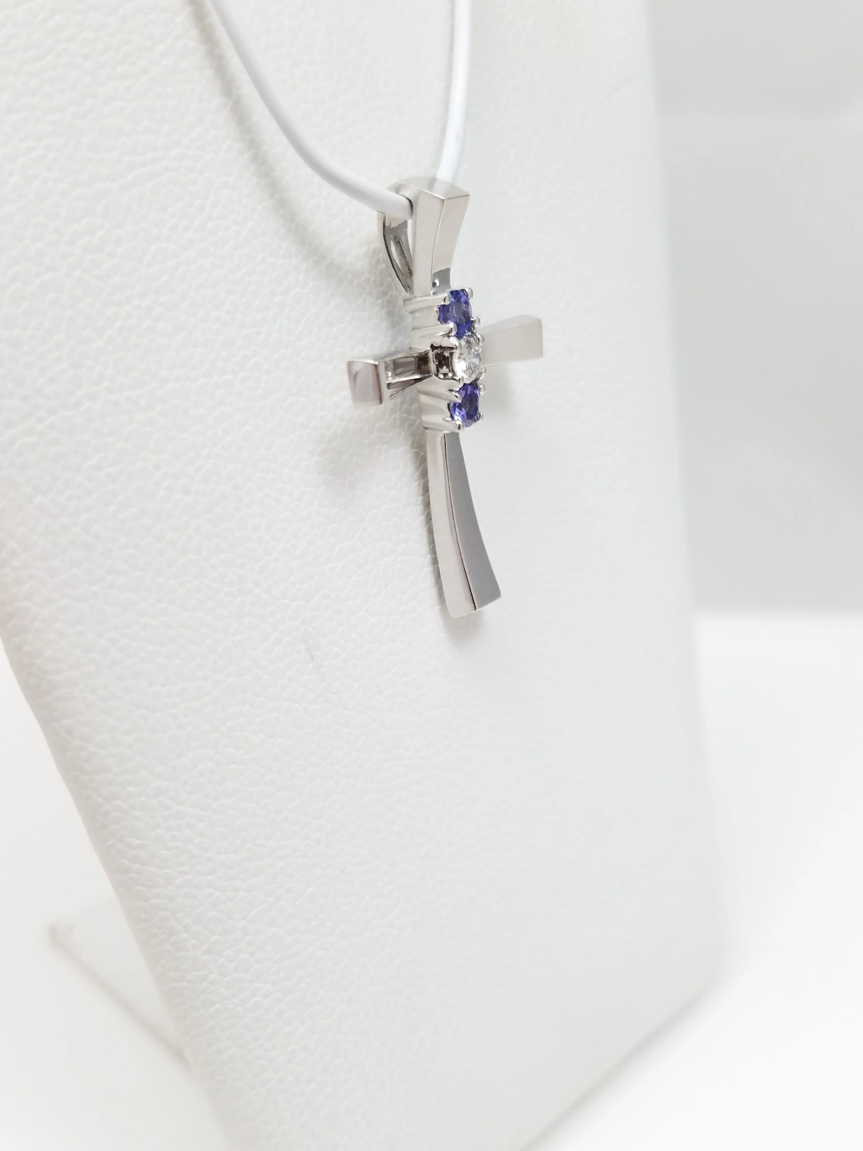 Attractive 14k White Gold Diamond Tanzanite Cross Pendant